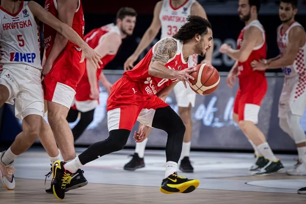 Qualifications EuroBasket: Shane Larkin discret, la Turquie en danger