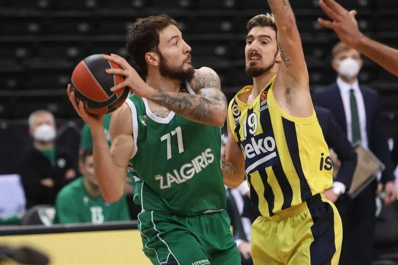 Euroleague : Nando De Colo seul rescapé du naufrage du Fenerbahçe à Kaunas