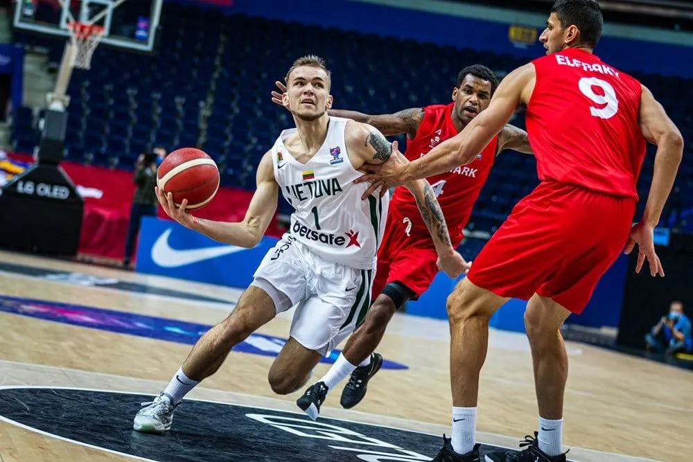 Allemagne : Après avoir quitté le Champagne Basket, Arnas Velicka signe dans le club de Dennis Schröder