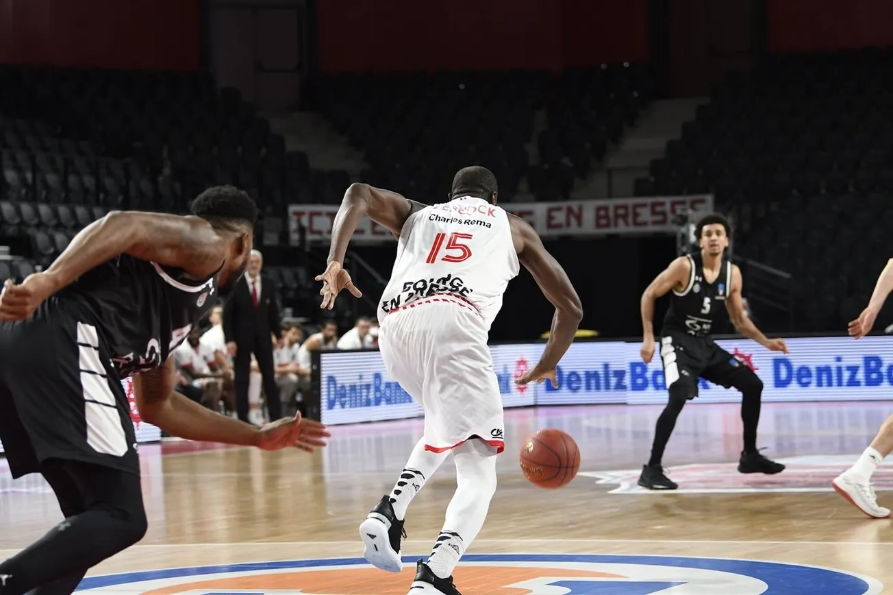 Vidéo: Le panier victorieux au buzzer de Thomas Scrubb (Bourg) face au Partizan Belgrade
