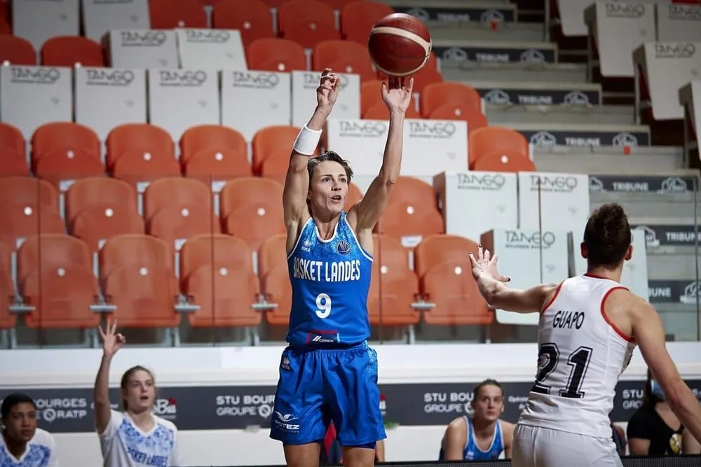 Céline Dumerc fait gagner à ses fans son dernier maillot d’Euroleague