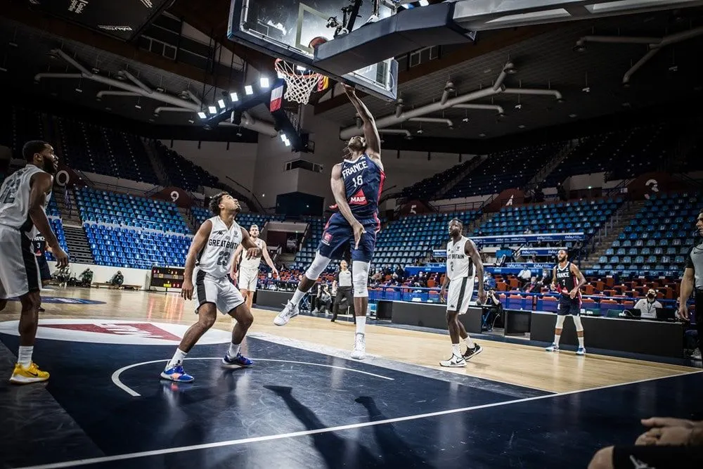 Interview Vincent Collet : « Je préférerais que les joueurs continuent à jouer. Ça me paraît essentiel, à la fois pour le basket et pour l’équipe de France »