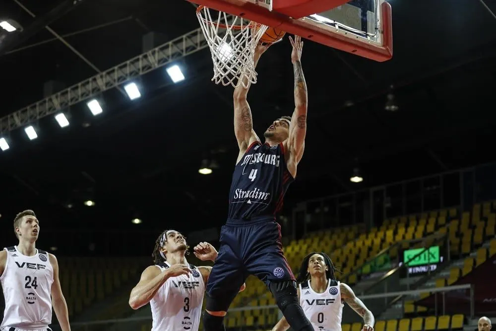 SIG Strasbourg 101 / VEF Riga  94 – Voyage au bout de la nuit