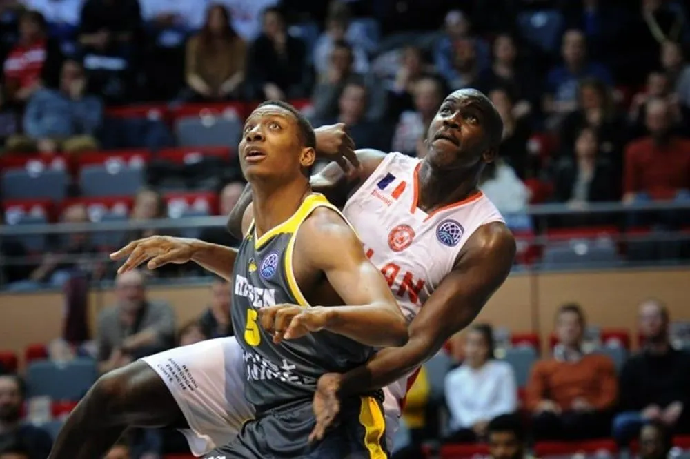 Pro B : Ousmane Camara rebondit à Evreux 