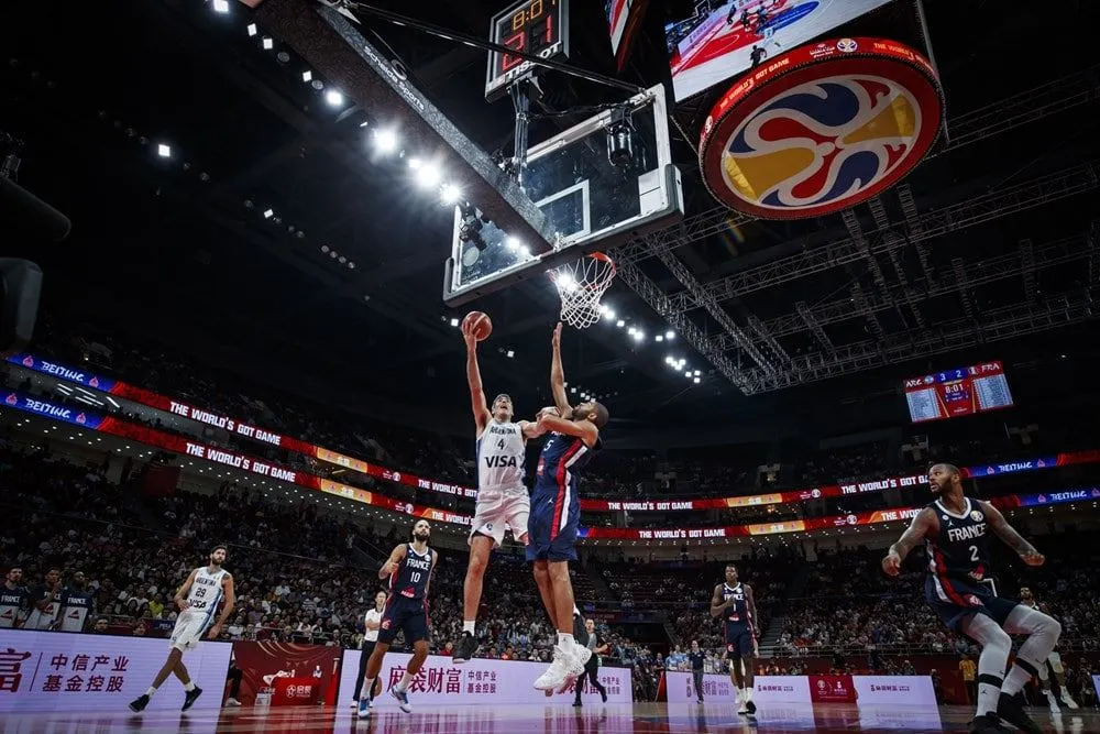 Le jeu international au fil du temps : davantage de passes décisives, moins de balles perdues et de points des intérieurs…