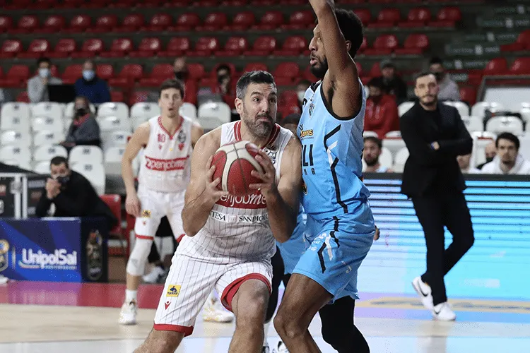 Italie: 30 points et 10 rebonds face à Cremona, la magie Luis Scola continue