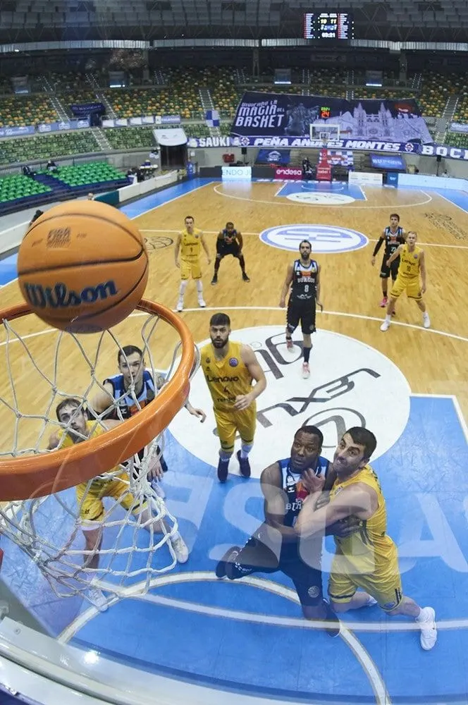 Espagne: Tenerife-Riga en BCL ouvert à 545 spectateurs