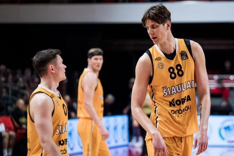 Jonas Paukštė (2,24m), le plus grand Lituanien de tous les temps