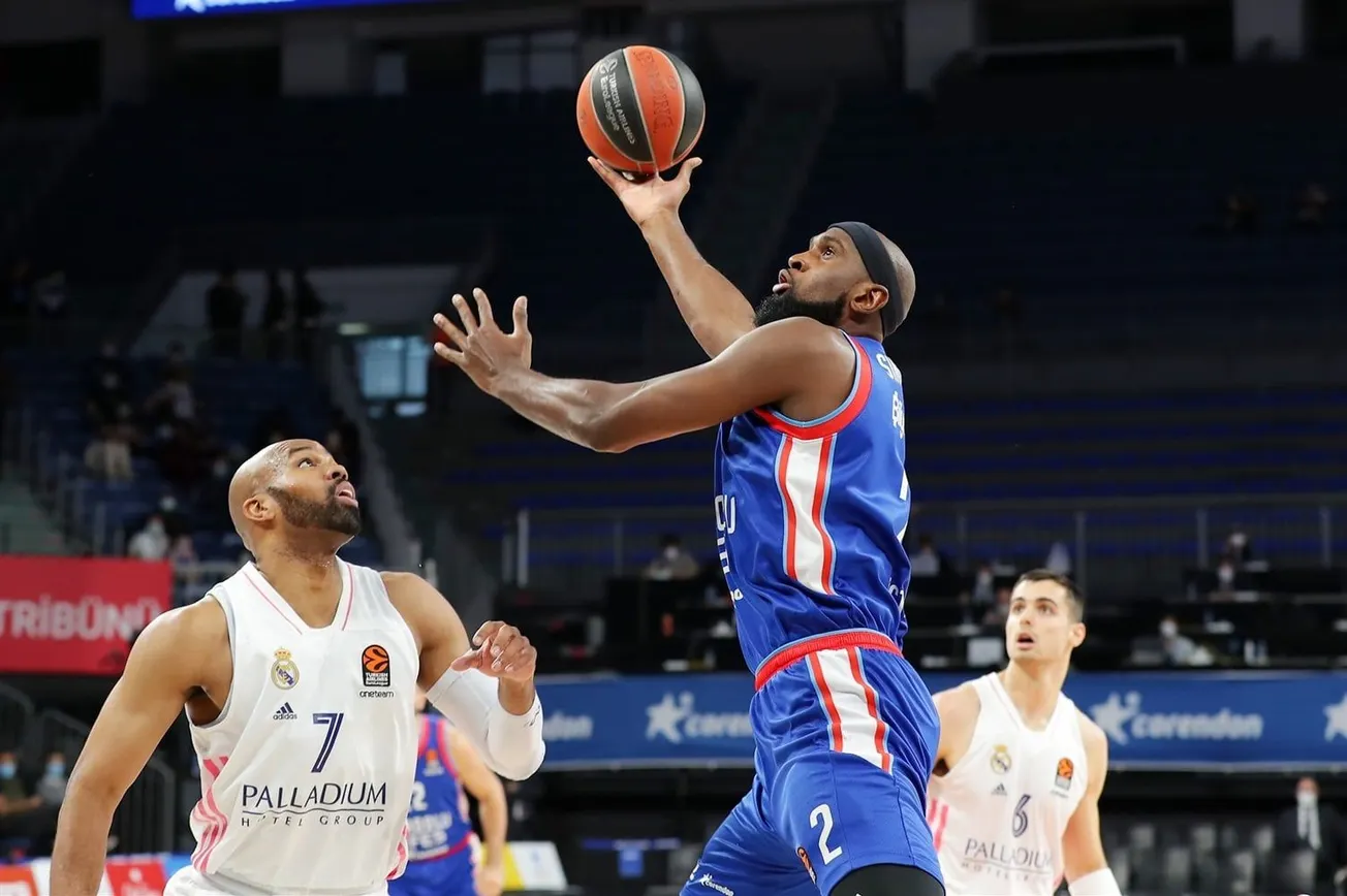 Euroleague : Au bout du suspense, l’Anadolu Efes élimine le Real Madrid et se qualifie pour le Final Four
