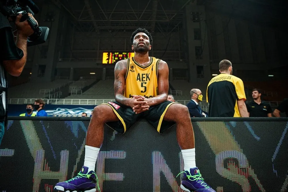 La belle histoire de Keith Langford (AEK Athènes), diplômé de Kansas 15 ans plus tard