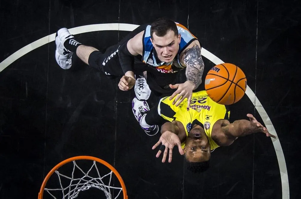 Vainqueur de la BCL avec Burgos, le Biélorusse Max Salash coincé à l’aéroport pour ne pas avoir fait son service militaire !