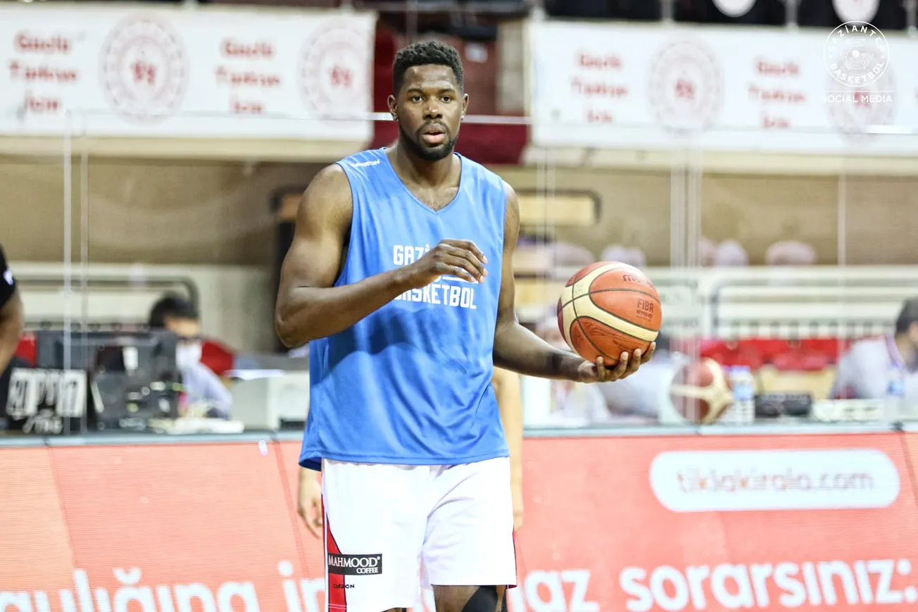 Les Français de l’étranger : Mam’ Jaiteh et Adrien Moerman performants avant les playoffs