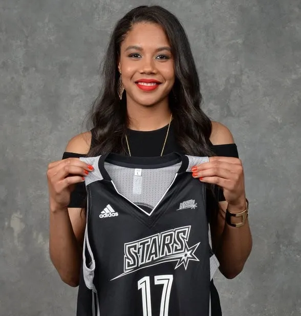 LFB : Nia Coffey des Los Angeles Sparks signe à Charleville