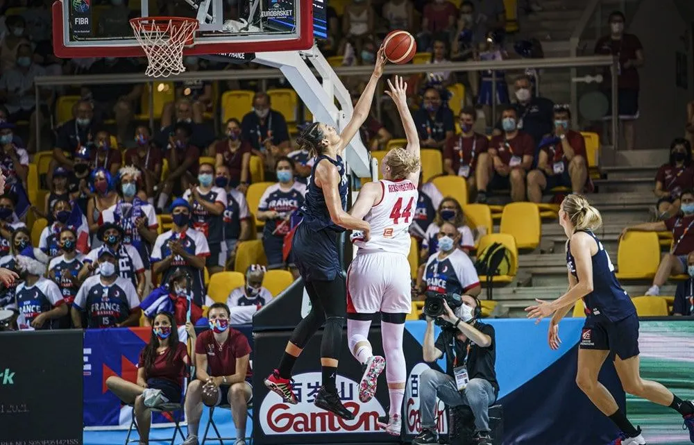 Helena Ciak après la victoire des Bleues contre la République Tchèque : « On a le statut de favorites, on le sait, il faut faire attention »