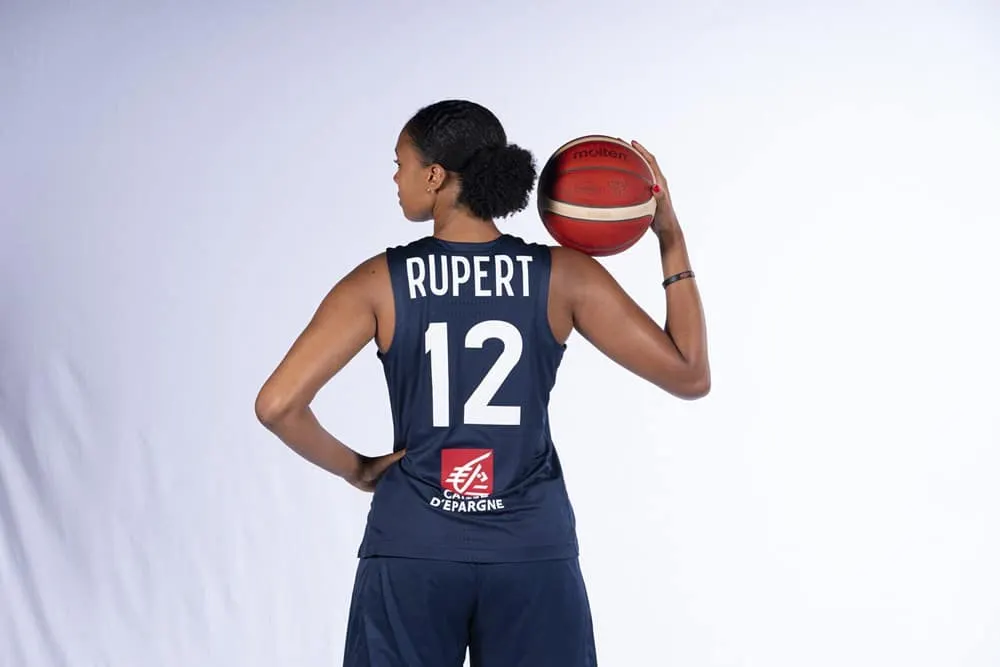 Vidéo: Iliana Rupert, a star is born