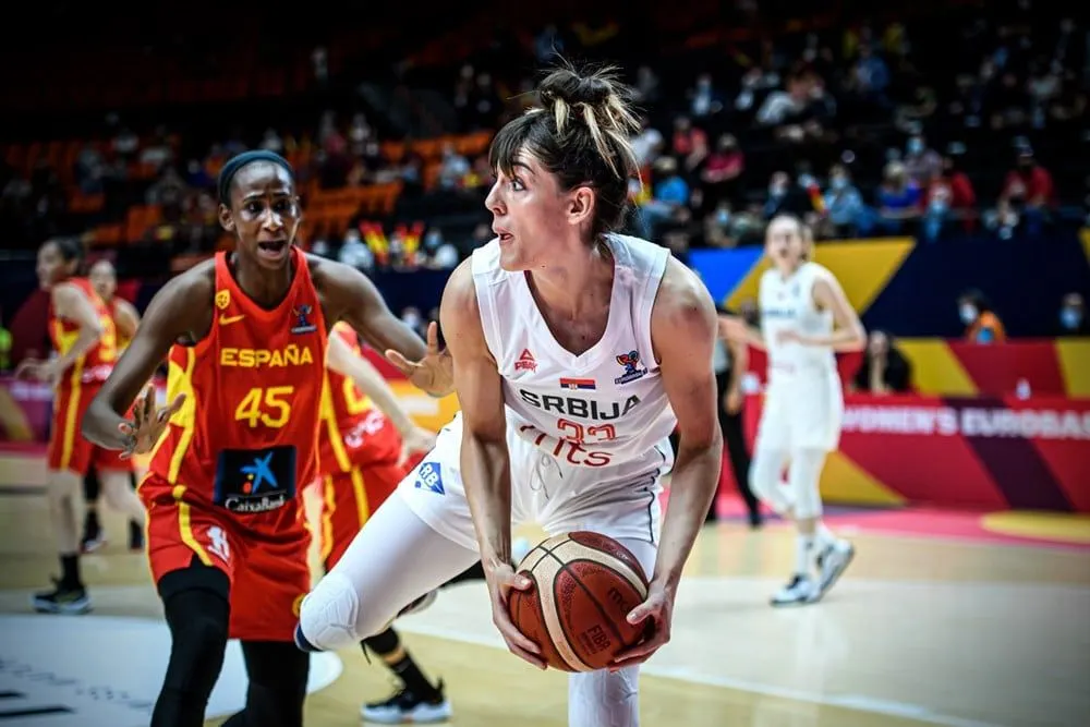 EuroBasket féminin : la Serbie élimine l’Espagne et rejoint la Belgique en demi-finale