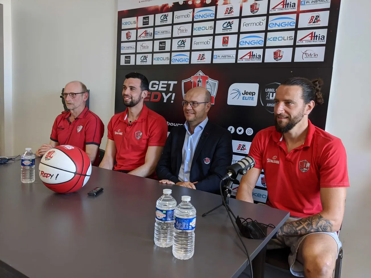 Jeep Elite : Maxime Courby et Pierre Pelos prolongent de trois saisons à Bourg