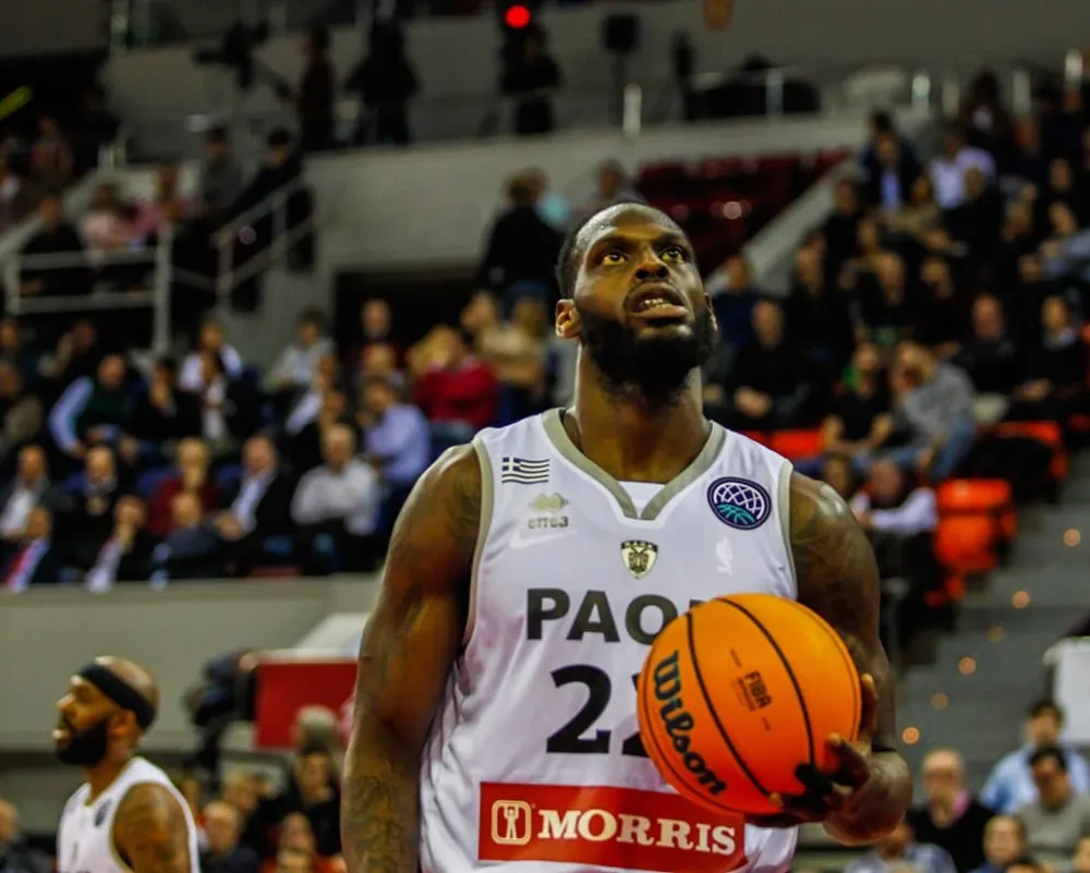 L’ailier-fort JaCorey Williams à la JL Bourg