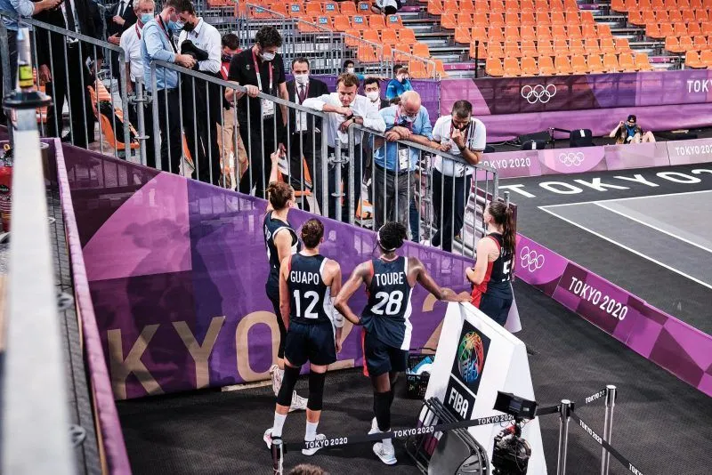 Céline Dumerc, Valériane Ayayi-Vukosavljevic, Boris Diaw et Tony Parker appellent à voter pour Emmanuel Macron