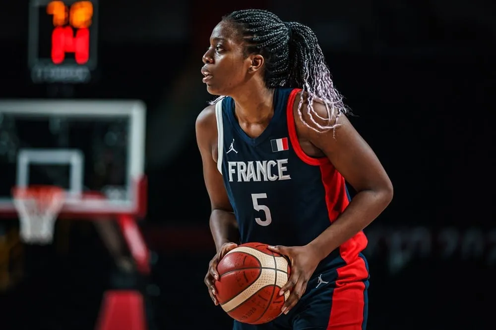 Endy Miyem, des objectifs encore élevés avec les Bleues : "Maintenant que je suis à nouveau en forme, j'ai Paris 2024 en ligne de mire"