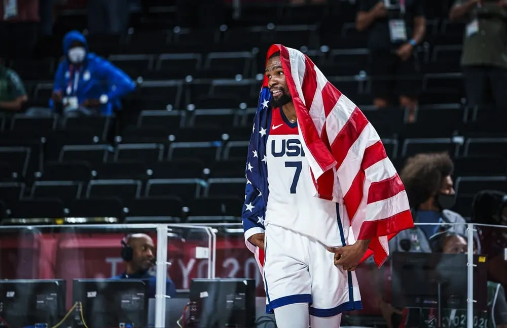 En plaisantant, Mike James invite Kevin Durant à jouer pour Monaco