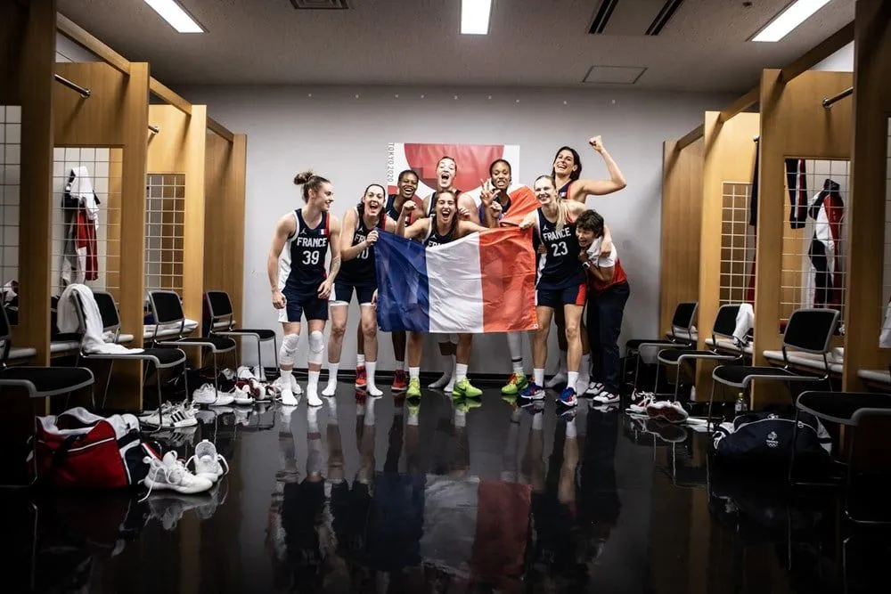 Photos : la joie des Bleues sur le podium et dans les vestiaires