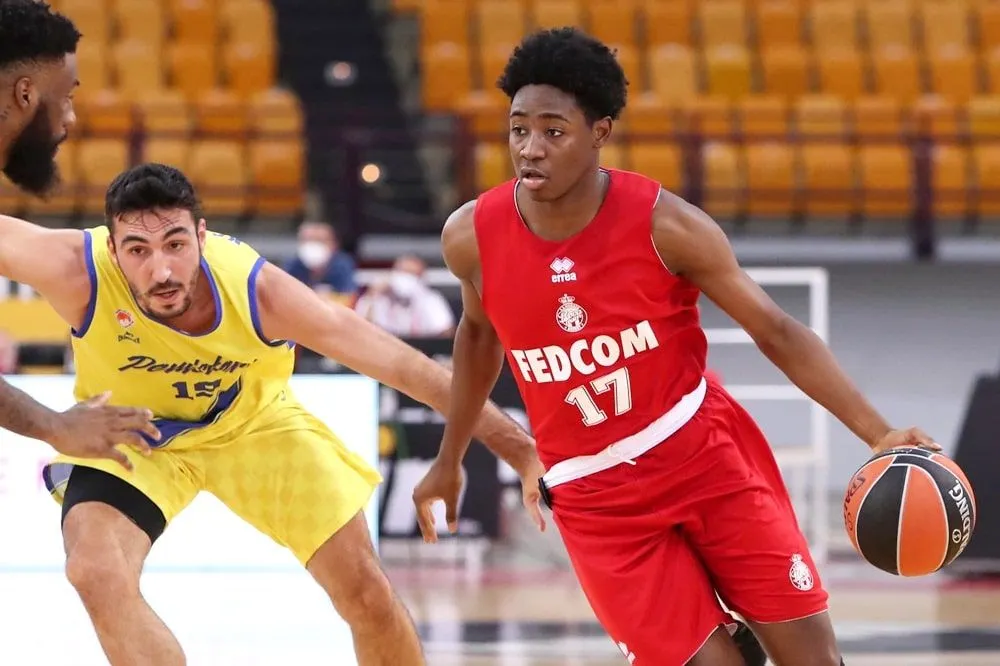 Monaco : Le coach Zvezdan Mitrovic félicite ses deux jeunes, Rudy Demahis-Ballou et Armel Traore