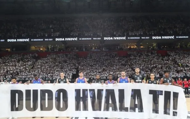 La photo : 15 000 spectateurs à Belgrade pour honorer la mémoire de Dusko Ivkovic
