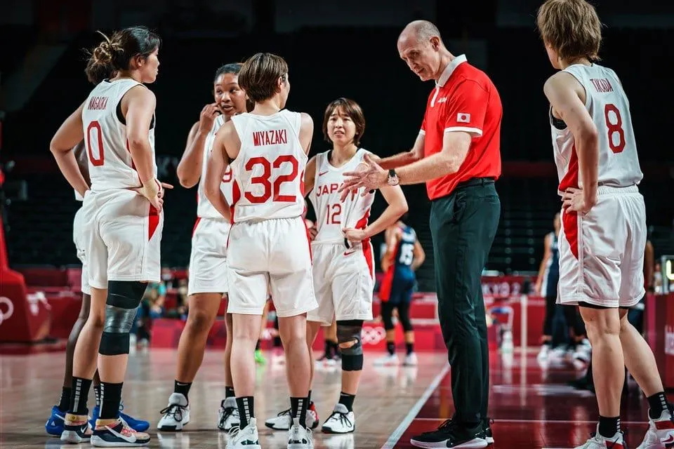 Japon : Le coach de l’équipe féminine, Tom Hovasse, prend en mains… l’équipe masculine