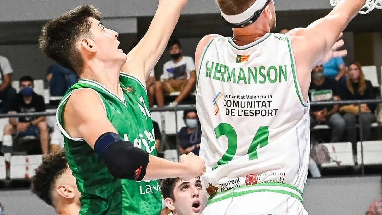 Espagne : Aday Mara, 2,18 m, 16 ans, la future tour de contrôle espagnole réussit ses débuts