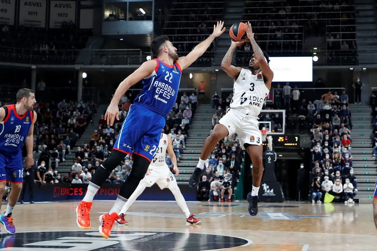 Euroleague : l’ASVEL renverse le champion d’Europe en titre Anadolu Efes !