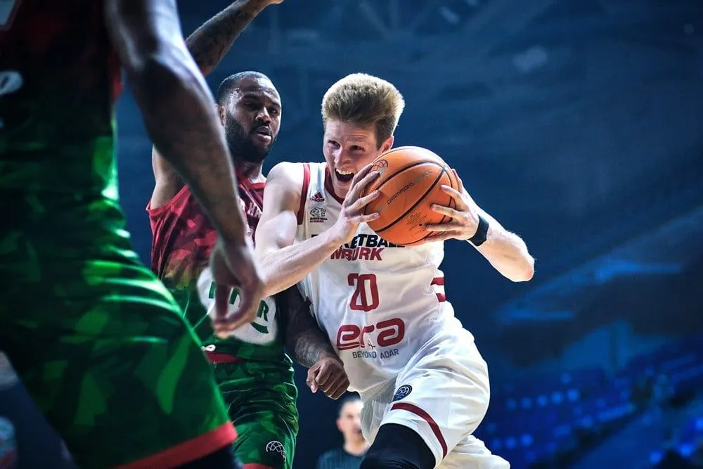 L’intérieur Hayden Dalton renforce encore la JL Bourg