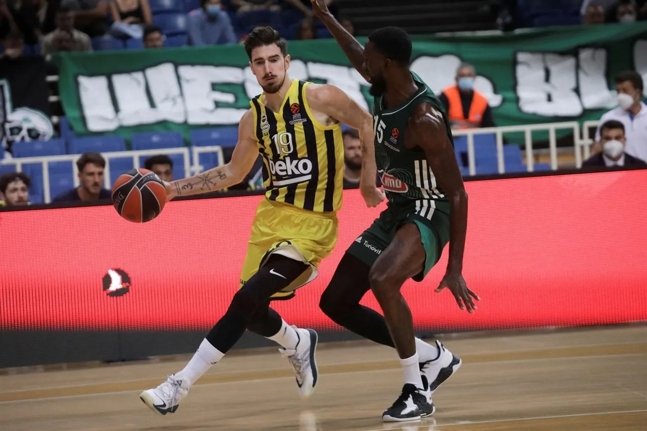 Euroleague : Nando De Colo se fait chambrer pour avoir simulé une faute… à l’espagnole
