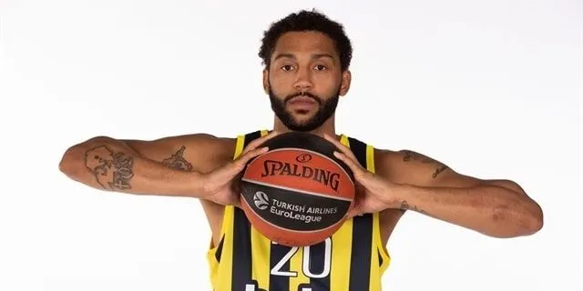 Pierria Henry (Fenerbahçe) raconte que c’est l’environnement de son enfance qui lui a appris à être un passeur et un intercepteur