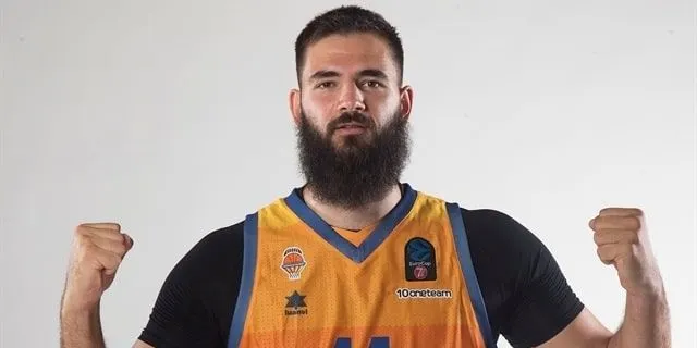 Qualifications Coupe du monde 2023 : Justin Cobbs et  Bojan Dubljevic avec le Monténégro contre la France