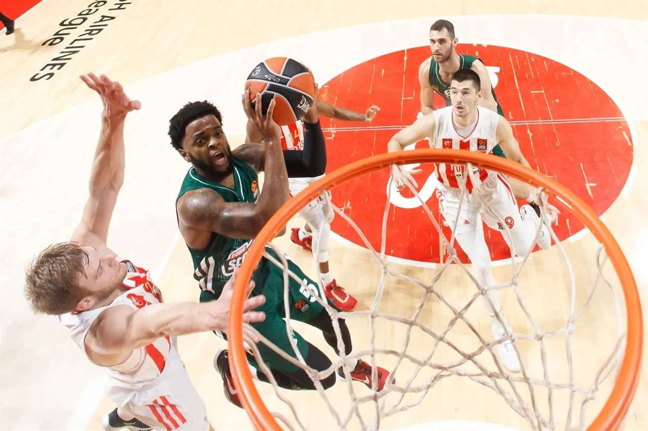 Grèce : Malgré la victoire dans le derby contre l’Olympiakos, le Panathinaïkos s’insurge contre l’arbitrage