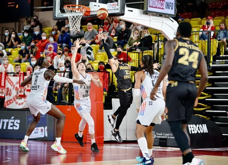 Vidéo : Le Paris Basketball à Monaco en inside