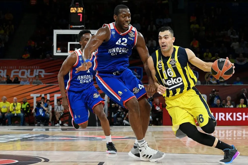 Comment Kostas Sloukas est devenu le parrain de Bryant Dunston