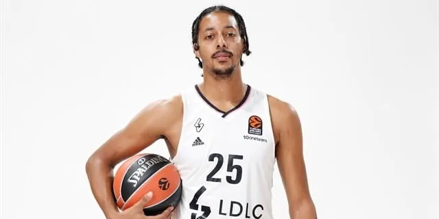 La grand-mère de William Howard est la plus vieille licenciée de basket en France