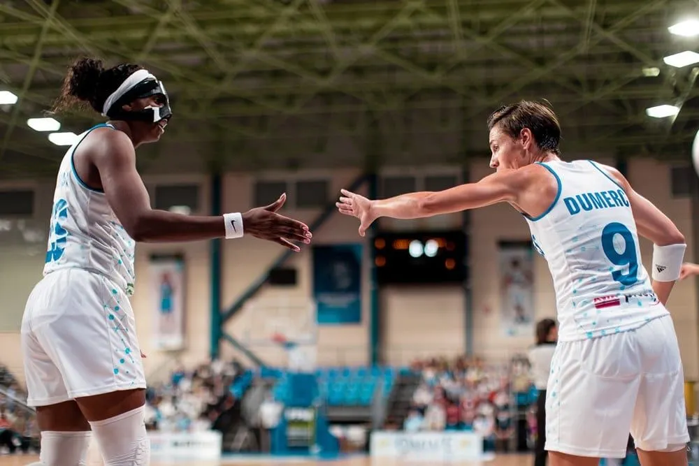 Basket Landes : Céline Dumerc absente deux mois, fin de saison pour Clarissa Dos Santos