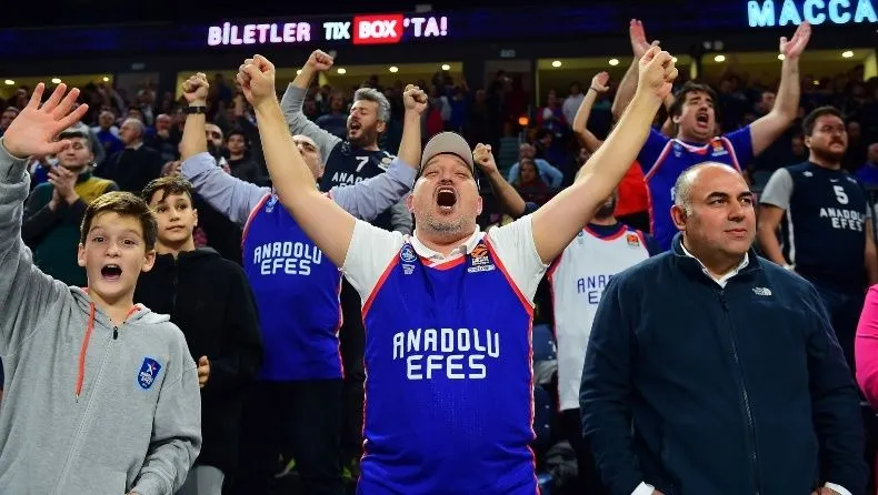 Euroleague : l’Anadolu Efes a battu le record d’affluence de la saison contre Barcelone