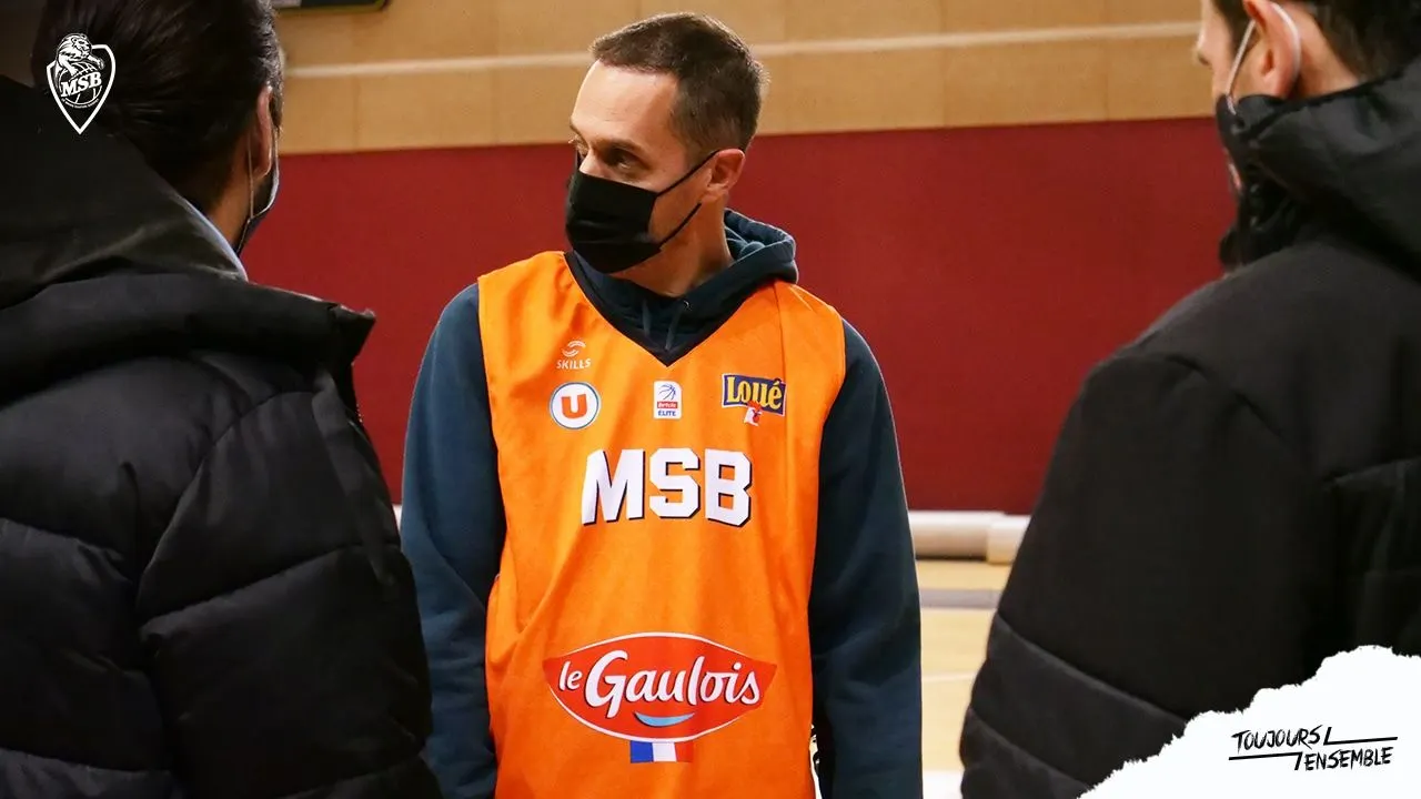 La photo : Les joueurs du Mans reçoivent la visite de Grand Corps Malade