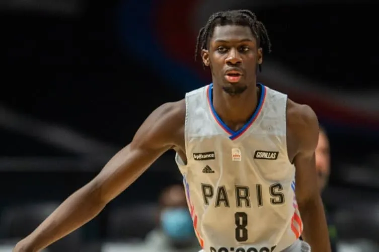 Privé de son coach, Paris tient sa victoire référence à Orléans