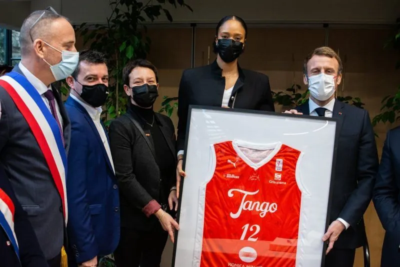 Emmanuel Macron a rencontré le Tango Bourges Basket