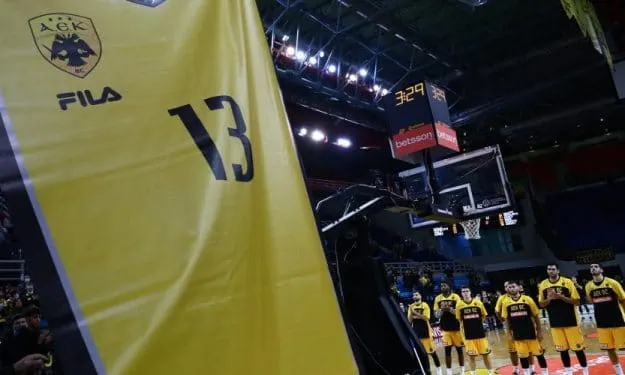 L’AEK Athènes a retiré le maillot de Stevan Jelovac