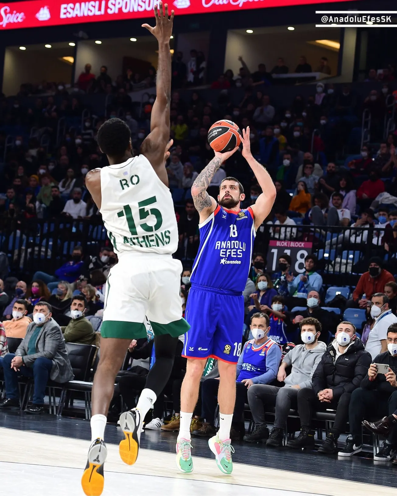 Les Français de l’étranger : Adrien Moerman donne la victoire à l’Anadolu Efes au buzzer