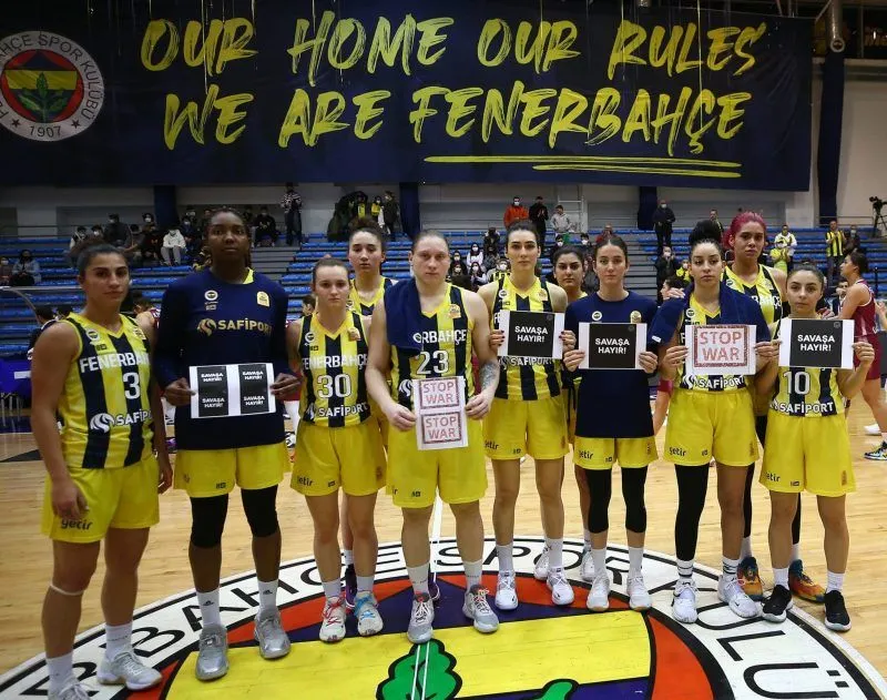 Bria Harley et le Fenerbahçe en soutien à l’Ukrainienne Alina Iagupova