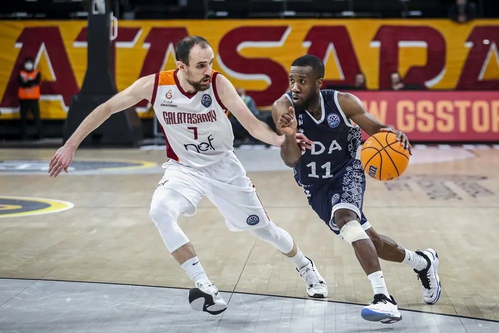 David Holston élu MVP du mois de février de la Basketball Champions League