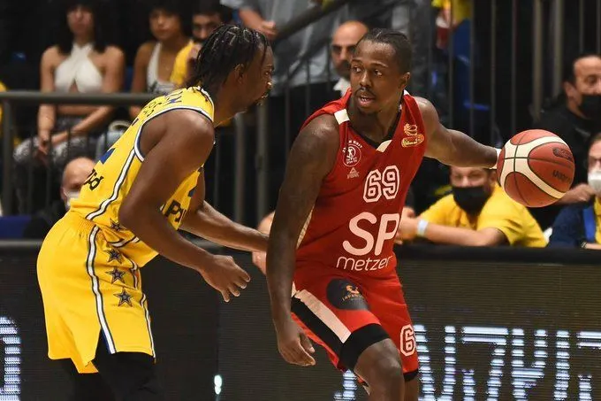 Coupe d’Israël : En colère, des fans essaient de s’introduire dans le vestiaire du Maccabi Tel-Aviv