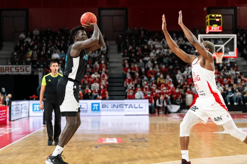 Garrett Sim et Landing Sané vers l’Elan Béarnais